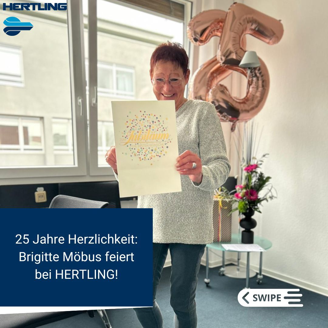 Photo of Brigitte Möbus holding an anniversary card