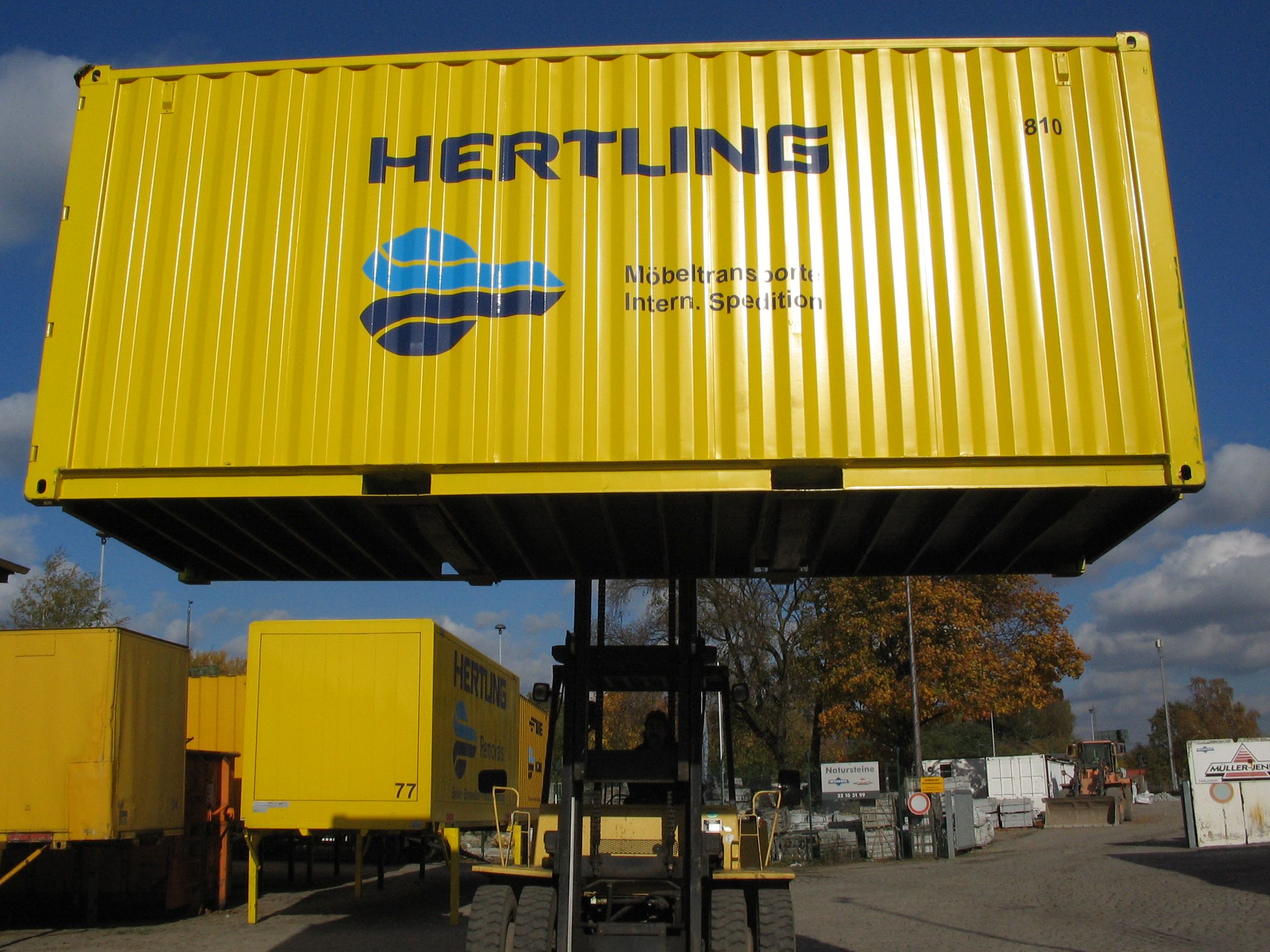 Hertling Selfstorage Berlin 20 Fuß Container mieten Gabelstapler